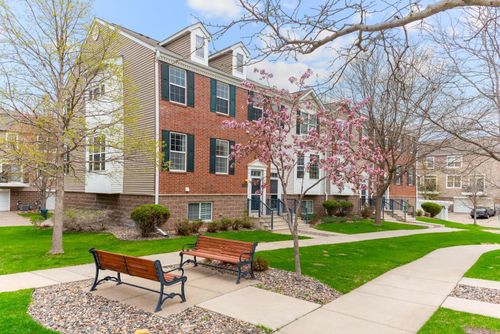 15726 Frisian Ln, Apple Valley, MN, 55124-5626 | Card Image