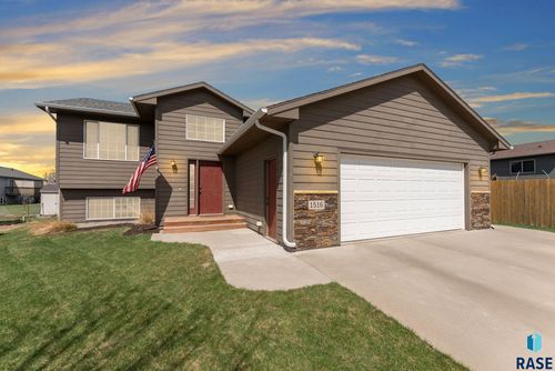 1516 E Gold Dust St, Sioux Falls, SD, 57104-9425 | Card Image