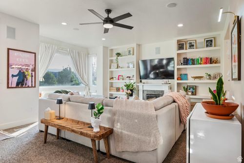 4937 W Daybreak Pkwy, South Jordan, UT, 84009-5146 | Card Image