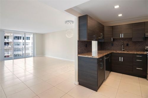 605-16710 Ne 9th Ave, North Miami Beach, FL, 33162-2530 | Card Image