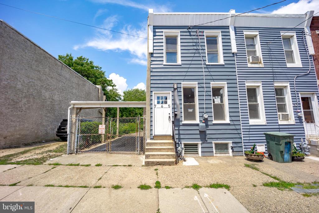 Spruce St, Camden, NJ 08103