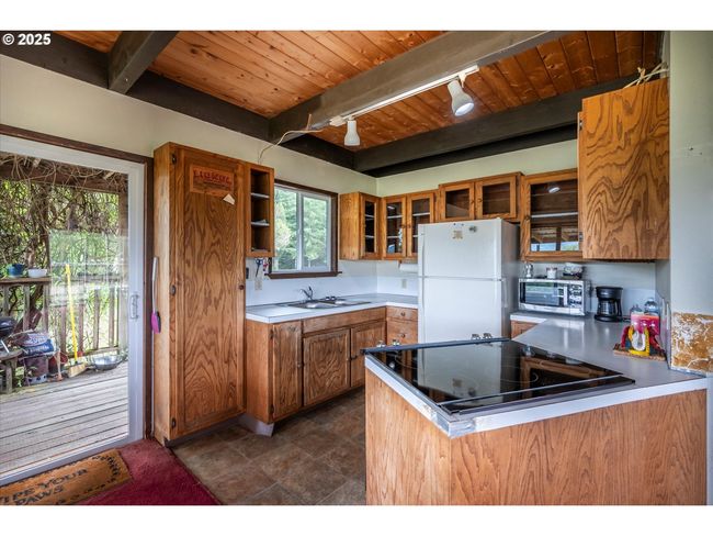 Kitchen | Image 12