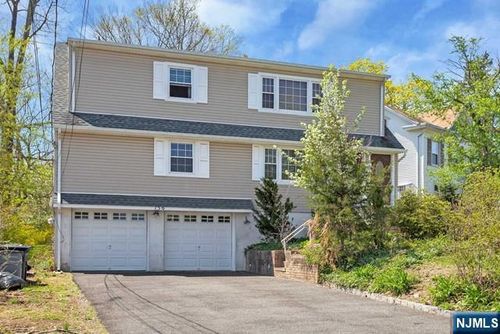 156 Bank St, Midland Park, NJ, 07432-1704 | Card Image