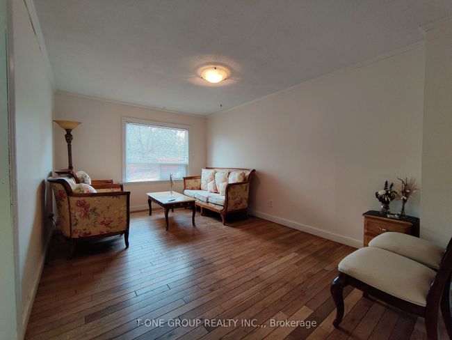 MAIN - 26 Wiles Crt, Home with 2 bedrooms, 2 bathrooms and 1 parking in Aurora ON | Image 2