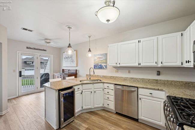 608 Monument Vw, Condo with 2 bedrooms, 3 bathrooms and 1 parking in Marblehead OH | Image 9