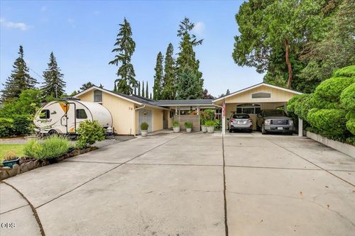 70 Fair Oaks Dr, Medford, OR, 97504-7715 | Card Image