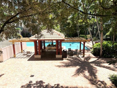 apt-252-6001 Sw 70th St, South Miami, FL, 33143-3425 | Card Image