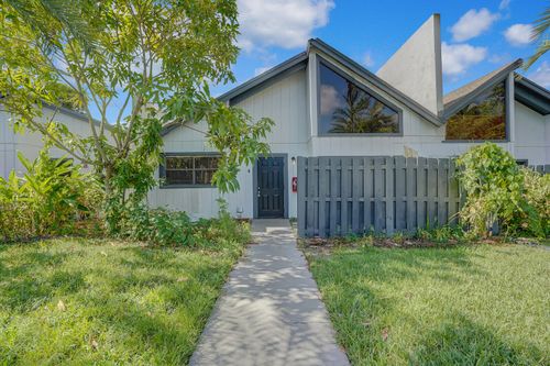 apt-4-100 Sparrow Dr, Royal Palm Beach, FL, 33411-1615 | Card Image