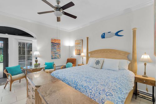 d150-25000 Tamiami E, Naples, FL, 34114 | Card Image
