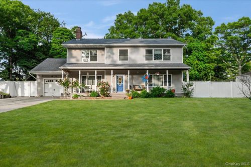 7 Maple Avenue, Brookhaven, NY, 11741 | Card Image