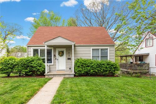 618 Dixie St, Liberty, MO, 64068-2209 | Card Image