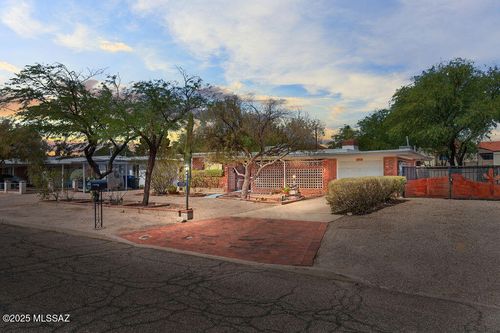 3737 N Tyndall Ave, Tucson, AZ, 85719-1639 | Card Image
