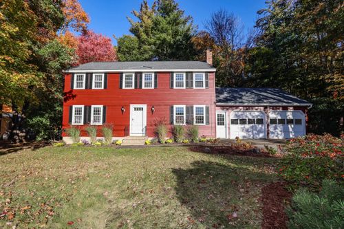 10 Chaucer Road, Nashua, NH, 03062 | Card Image