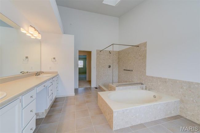 Upper full bath | Image 33