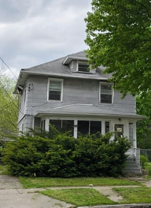 1232 Maple Ave, Jackson, MI, 49203-3151 | Card Image