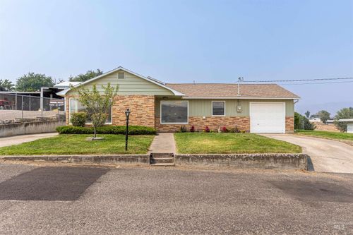 1880 Neal Dr, Clarkston, WA, 99403-3039 | Card Image