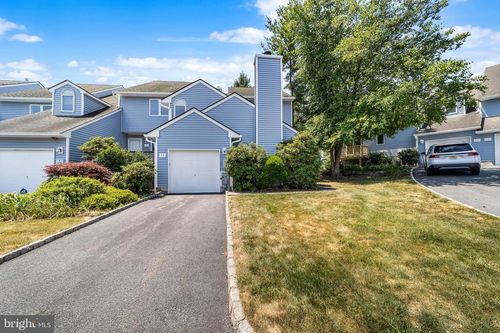 19 Knutsen Dr, West Orange, NJ, 07052-2165 | Card Image