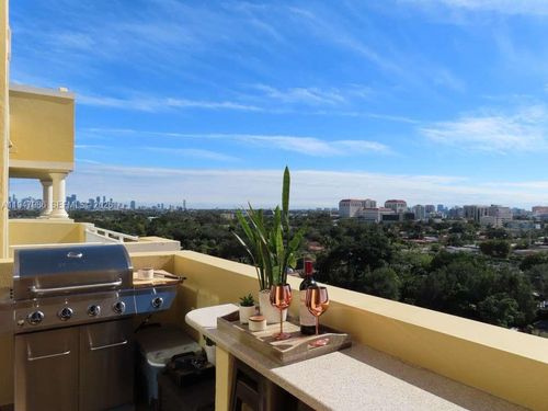 ph08-215 Sw 42nd Ave, Coral Gables, FL, 33134-1725 | Card Image