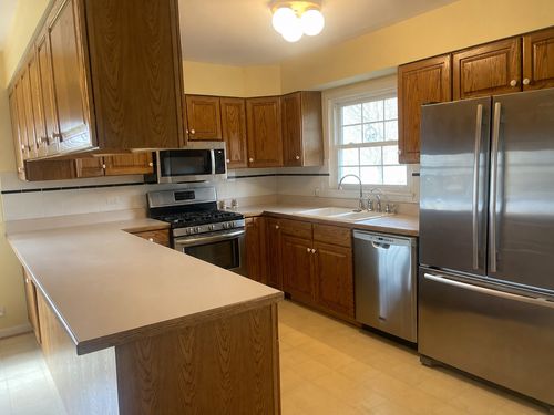 f-660 Versailles Circle, Elk Grove Village, IL, 60007 | Card Image