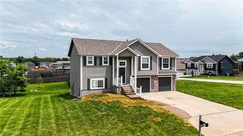 614 Sw Tisha Ln, Grain Valley, MO, 64029-8009 | Card Image
