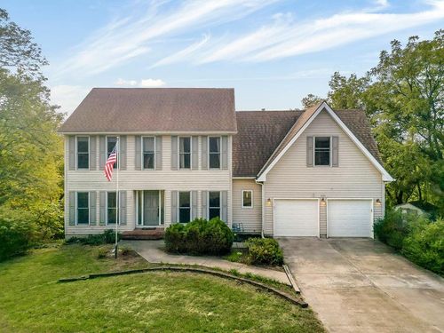 9125 Hillview Dr, De Soto, KS, 66018-9482 | Card Image