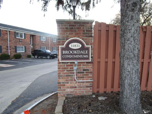 31831 Grand River Ave, Farmington, MI, 48336-4137 | Card Image