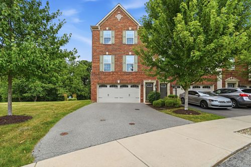 805 Pointe View Dr, Mars, PA, 16046-8910 | Card Image