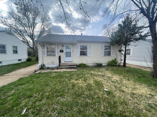 10331 Renfrew Dr, Saint Louis, MO, 63137-3926 | Card Image