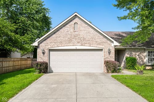 607 S View Ct, Franklin, IN, 46131-7954 | Card Image