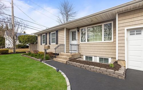 83 Rumford Rd, Kings Park, NY, 11754-3902 | Card Image