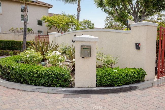 69 Serena Way, Condo with 4 bedrooms, 3 bathrooms and 2 parking in Stanton CA | Image 11