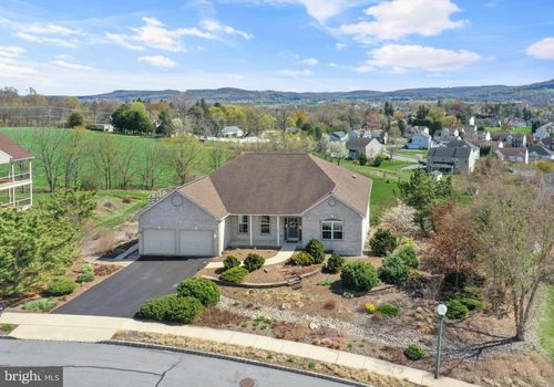 988 Baywood Ave, Wernersville, PA, 19565-1327 | Card Image