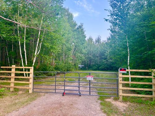 10053 Swamp Lake Rd, Tomahawk, WI, 54487-9661 | Card Image