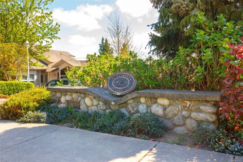 3-3633 Cedar Hill Rd, Victoria, BC, V8P3Z3 | Card Image