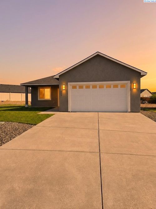 2119 S Elm Pl, Kennewick, WA, 99337-5664 | Card Image