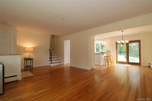 9 Shady Ln, Rhinebeck, NY, 12572-1018 | Card Image