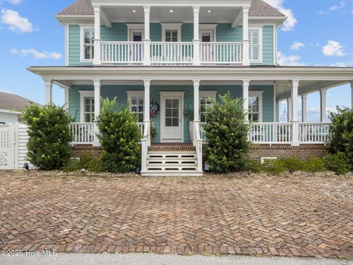 303 S Elm St, Swansboro, NC, 28584-8880 | Card Image