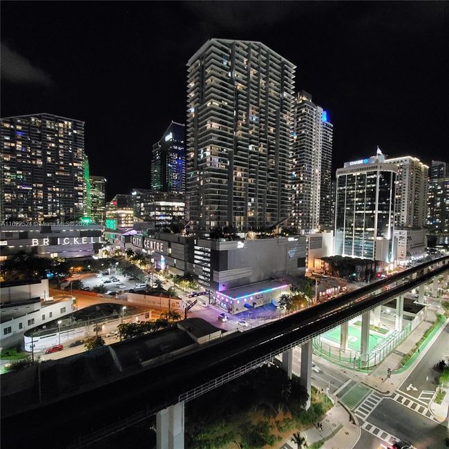 1716 - 690 Sw 1st Ct, Condo with 1 bedrooms, 1 bathrooms and null parking in Miami FL | Image 26