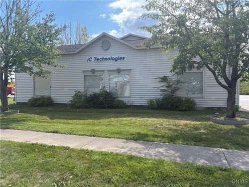 613 W Manlius St, East Syracuse, NY, 13057-2119 | Card Image