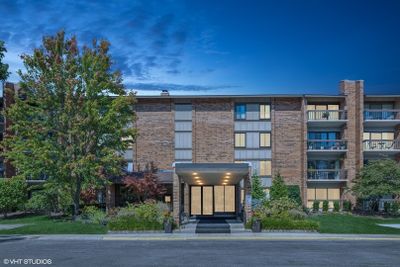 105 - 201 Lake Hinsdale Drive, Condo with 3 bedrooms, 2 bathrooms and 1 parking in Willowbrook IL | Image 2