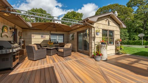 254 Meeting House Creek Rd, Riverhead, NY, 11901-5811 | Card Image