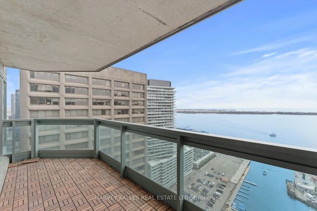 3211 - 10 Yonge St, Condo with 2 bedrooms, 2 bathrooms and null parking in Toronto ON | Image 30
