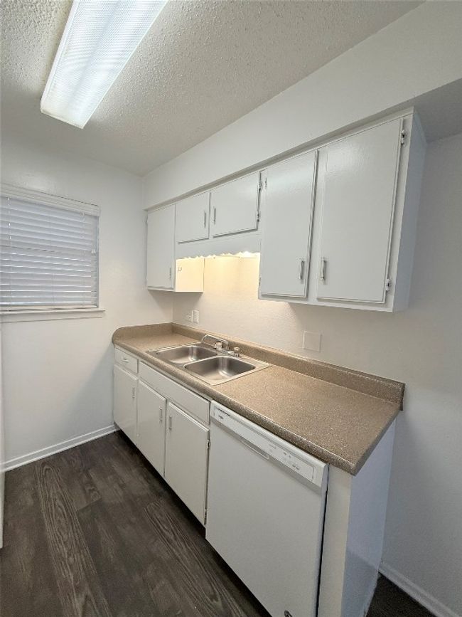 APT-207 - 2704 Salado St, Condo with 2 bedrooms, 2 bathrooms and 1 parking in Austin TX | Image 4