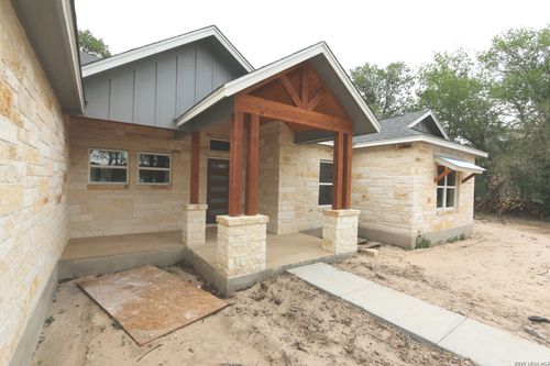 200 Cibolo Way, La Vernia, TX, 78121-0029 | Card Image