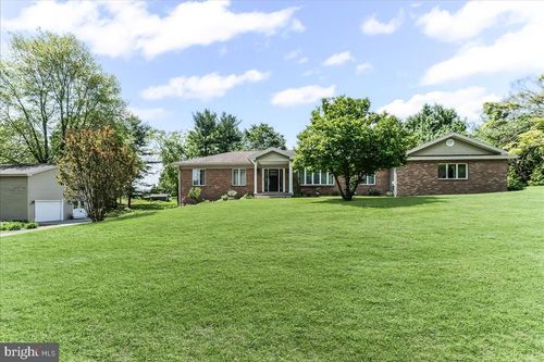 5 Reds Ln, West Grove, PA, 19390-9525 | Card Image