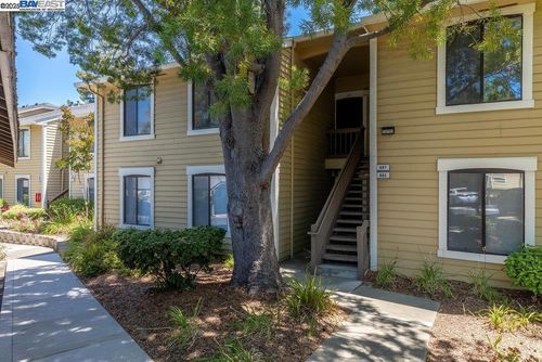 683 Center Ave, Martinez, CA, 94553-4666 | Card Image