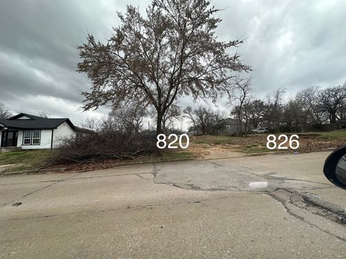 826 W Shepherd St, Denison, TX, 75020-5020 | Card Image