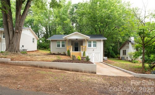 211 Eben St, Albemarle, NC, 28001-9774 | Card Image