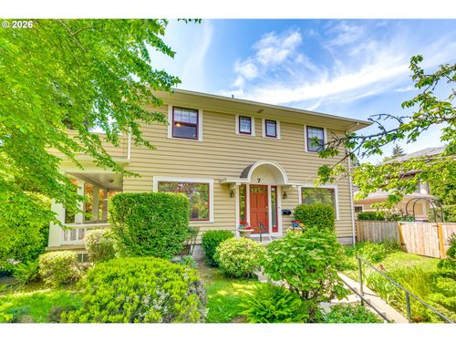 7 Ne Floral Pl, Portland, OR, 97232 | Card Image
