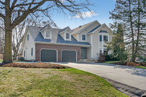 2970 Kingston Dr, Island Lake, IL, 60042-9785 | Card Image